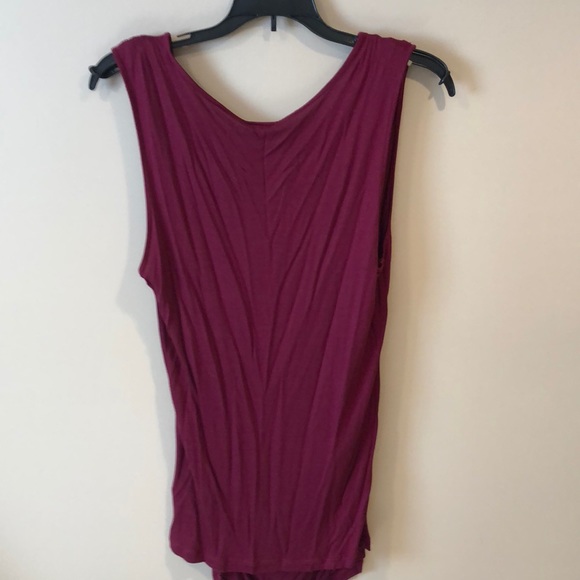 πRed blouse - Picture 3 of 4